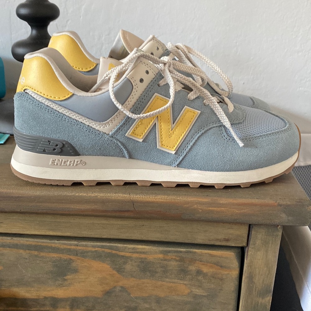 Never worn New Balance 574